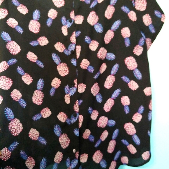 Torrid pineapple georgette button back blouse size 1 - Picture 7 of 9